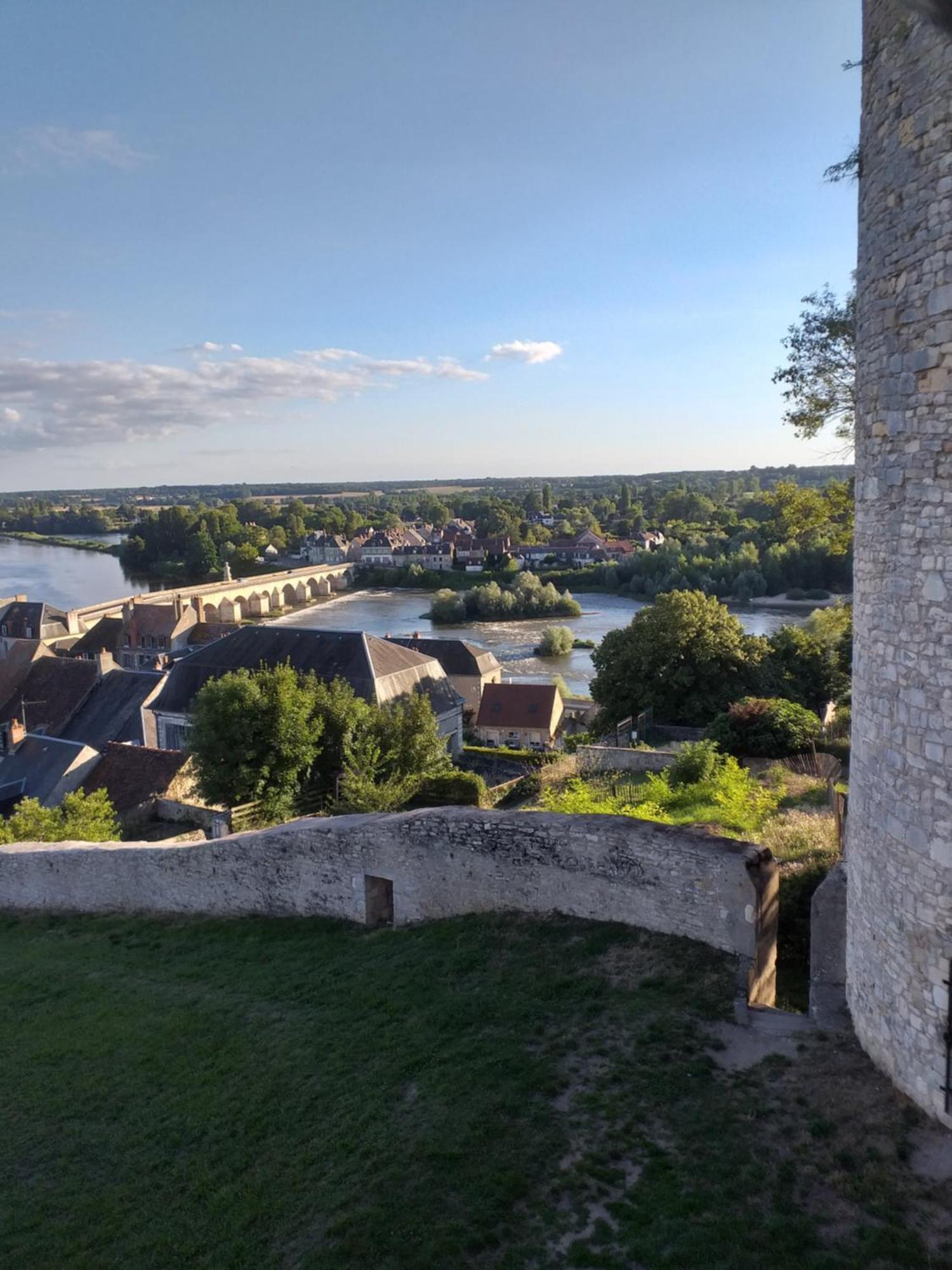 La Cour Du Chateau La Charite-sur-Loire Ngoại thất bức ảnh