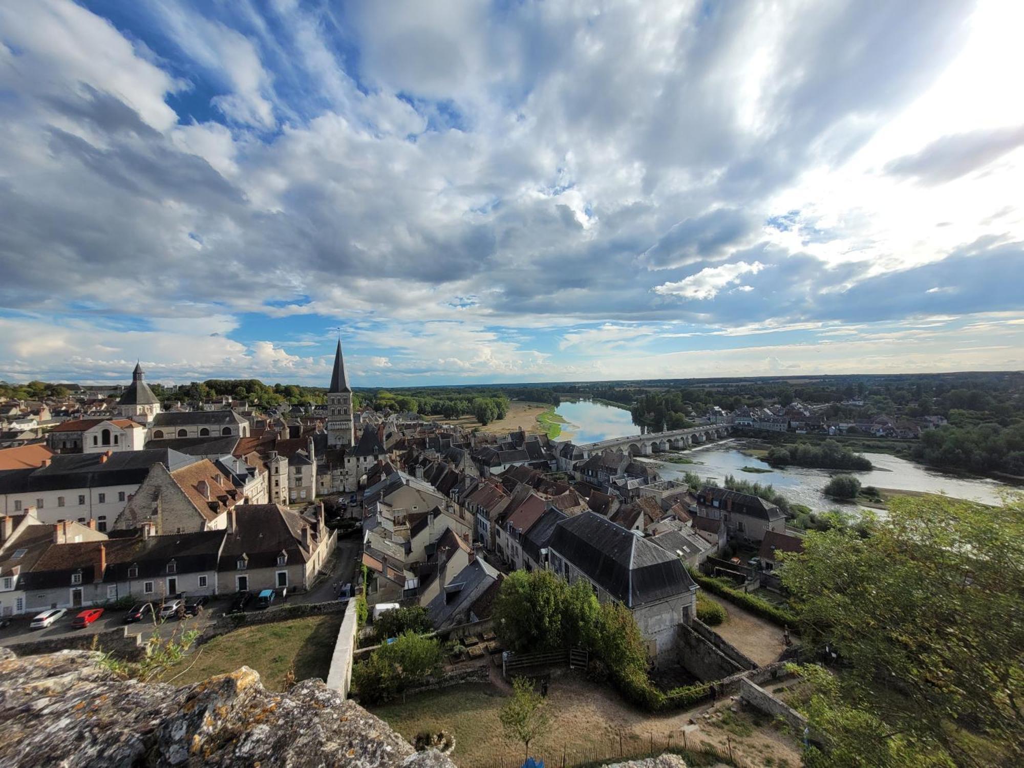 La Cour Du Chateau La Charite-sur-Loire Ngoại thất bức ảnh