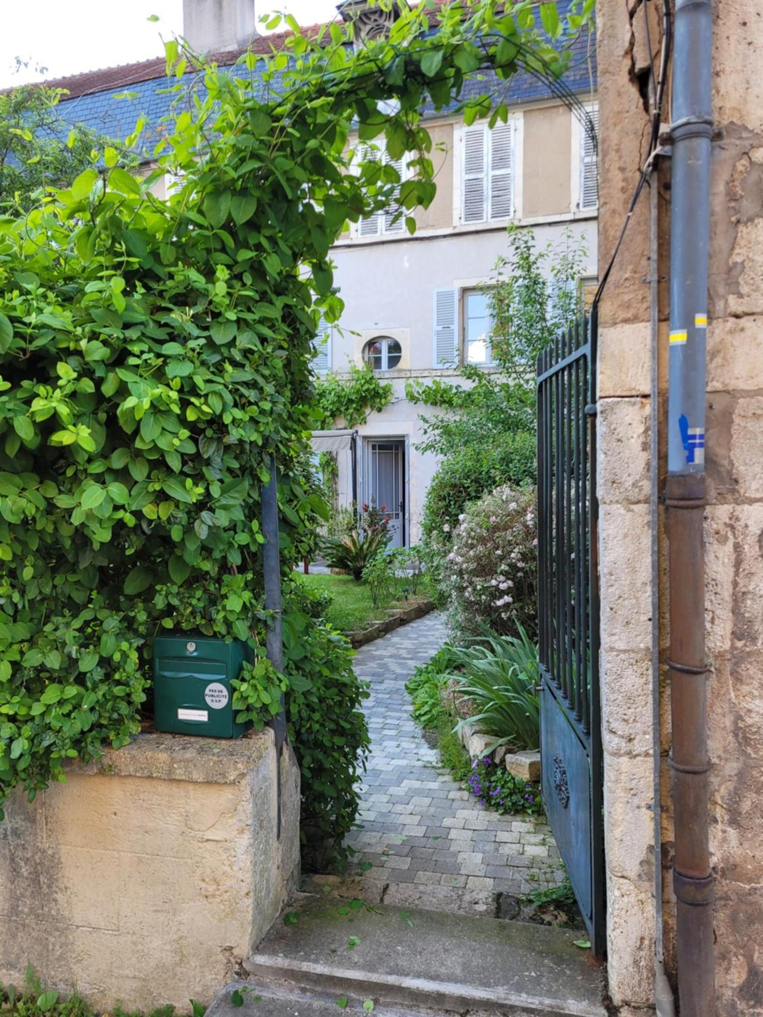 La Cour Du Chateau La Charite-sur-Loire Ngoại thất bức ảnh